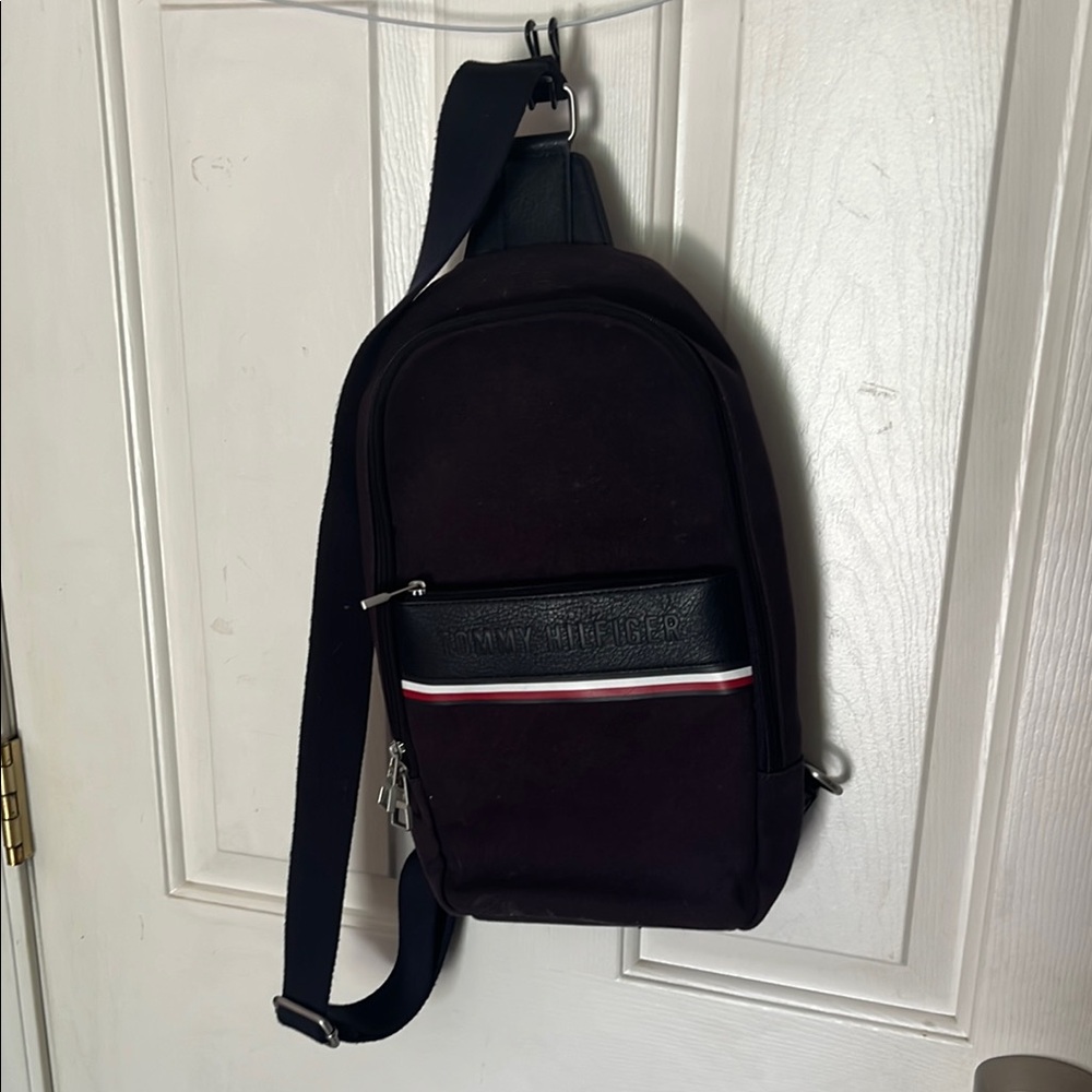 Tommy Hilfiger Black Belt Bag Sleek Modern Design